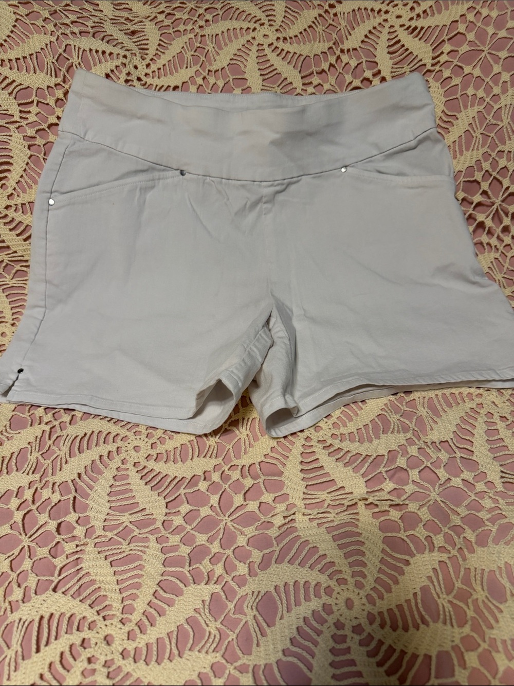 Women's White Everyday Stretch Shorts